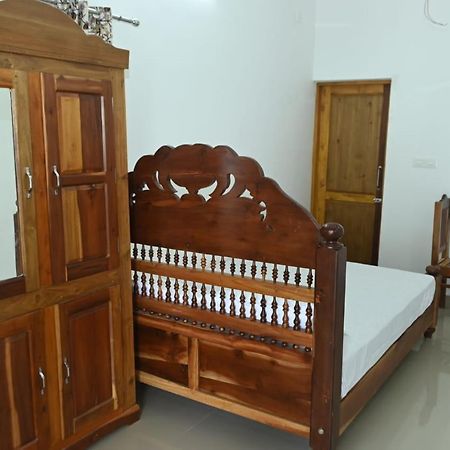Appartement Kayalvarath Paradise à Mundrothuruth Extérieur photo