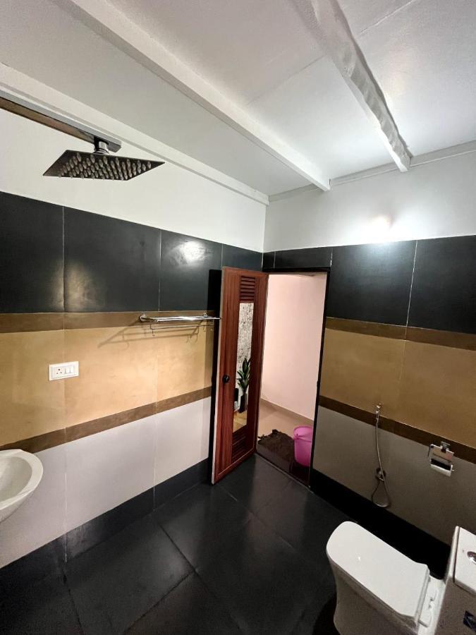 Appartement Kayalvarath Paradise à Mundrothuruth Extérieur photo