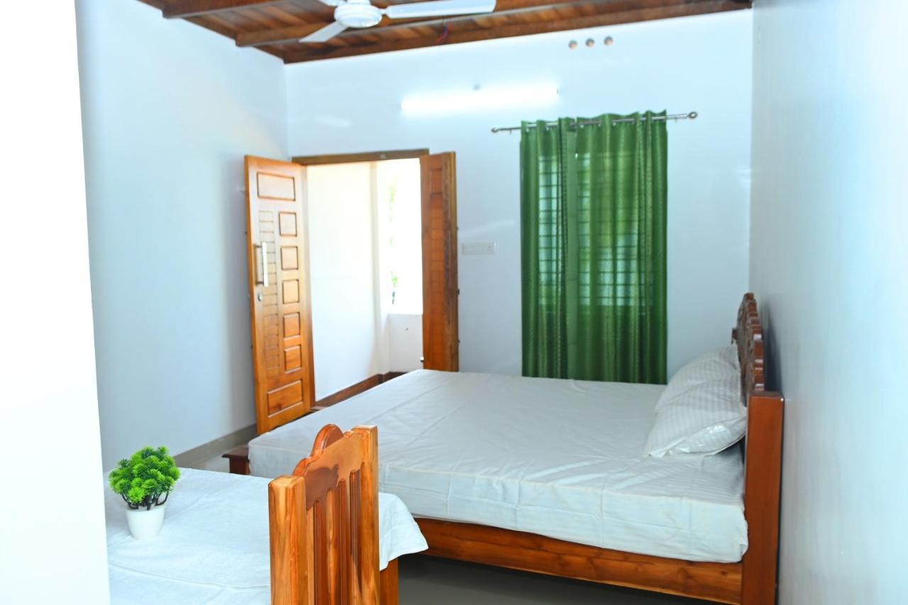 Appartement Kayalvarath Paradise à Mundrothuruth Extérieur photo