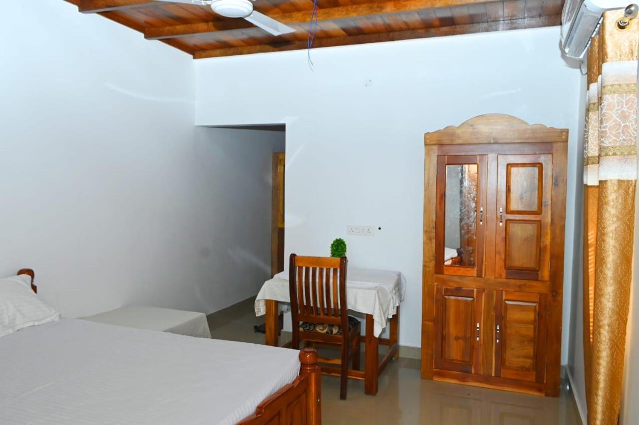 Appartement Kayalvarath Paradise à Mundrothuruth Extérieur photo