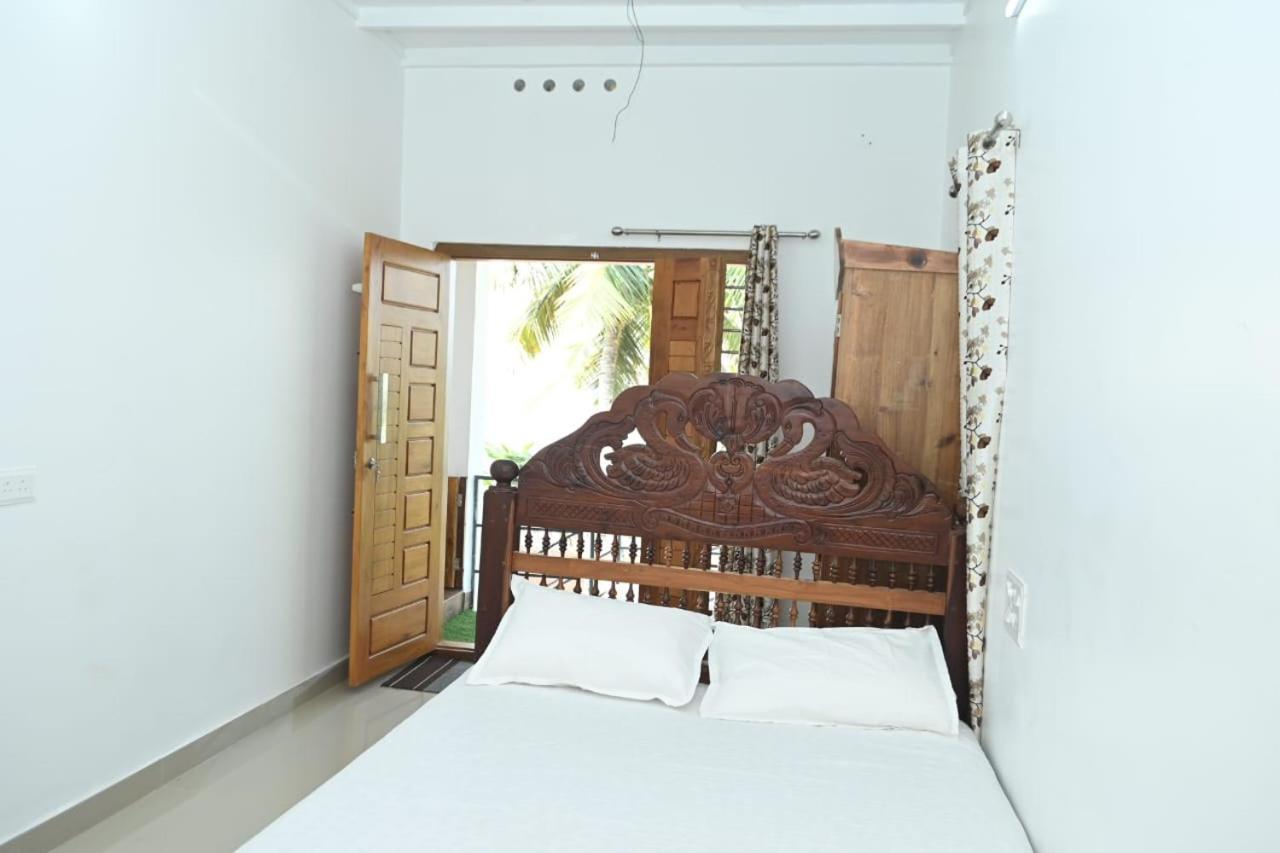Appartement Kayalvarath Paradise à Mundrothuruth Extérieur photo