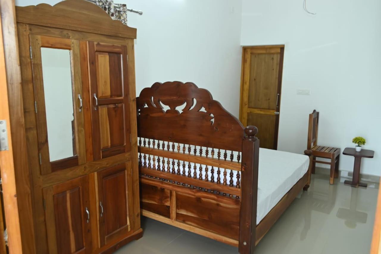 Appartement Kayalvarath Paradise à Mundrothuruth Extérieur photo