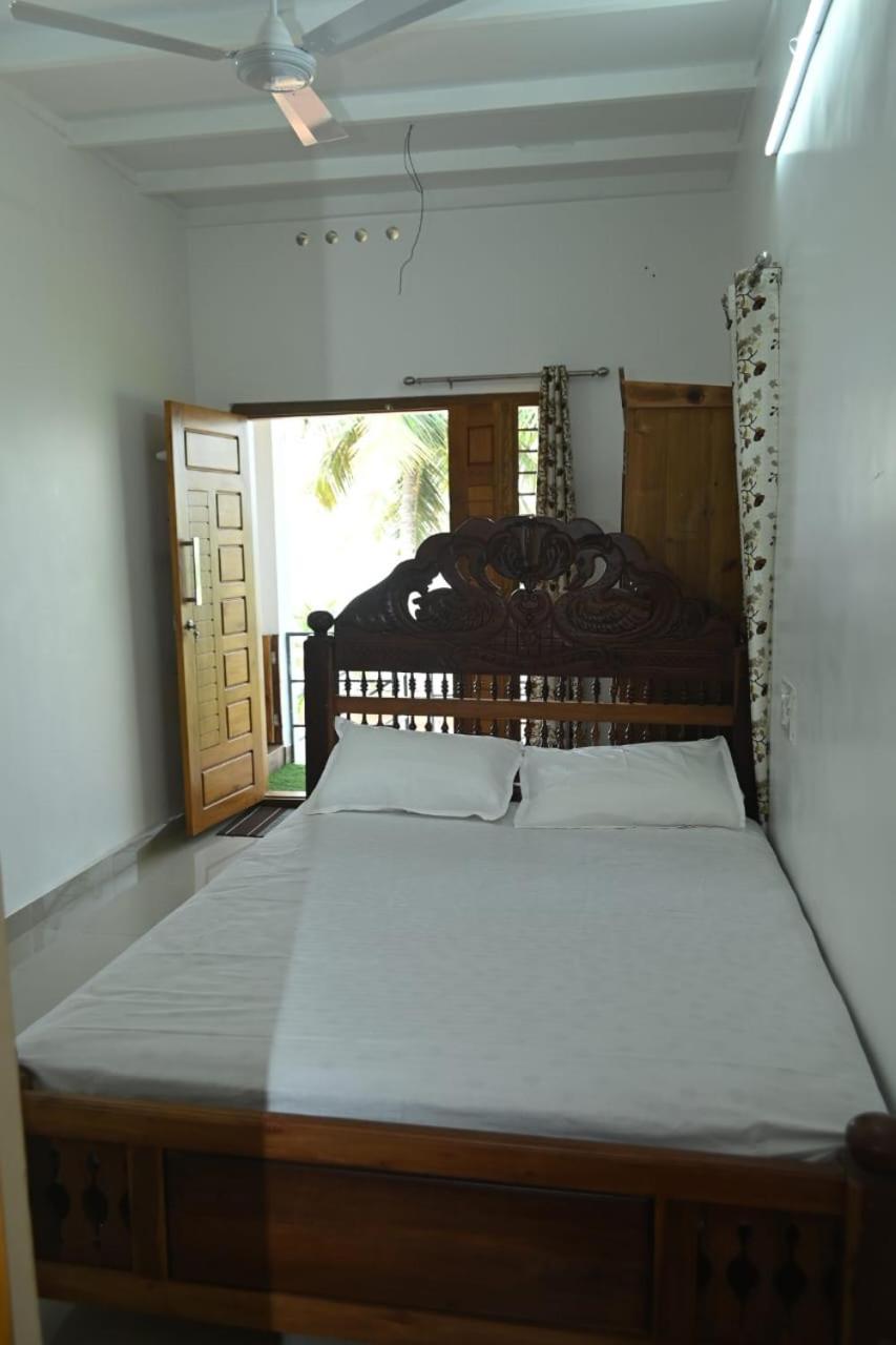 Appartement Kayalvarath Paradise à Mundrothuruth Extérieur photo